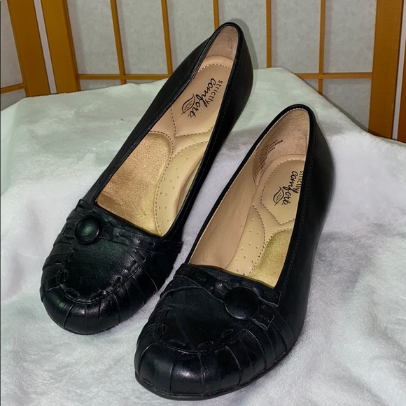 Strictly Comfort Black Leather Heels Sz 8.5 - Picture 1 of 5